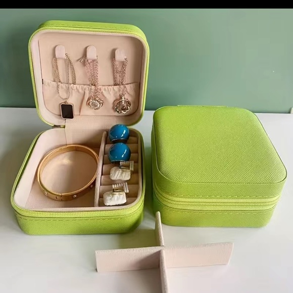 Hewlett-Packard travel box- lime green or red - Picture 2 of 2